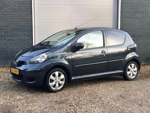 Toyota Aygo 1.0-12V Aspiration Red Navigator